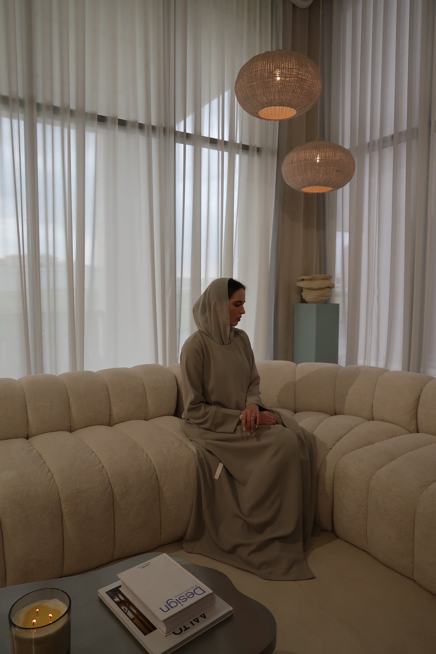 EE01 - The Grise Abaya