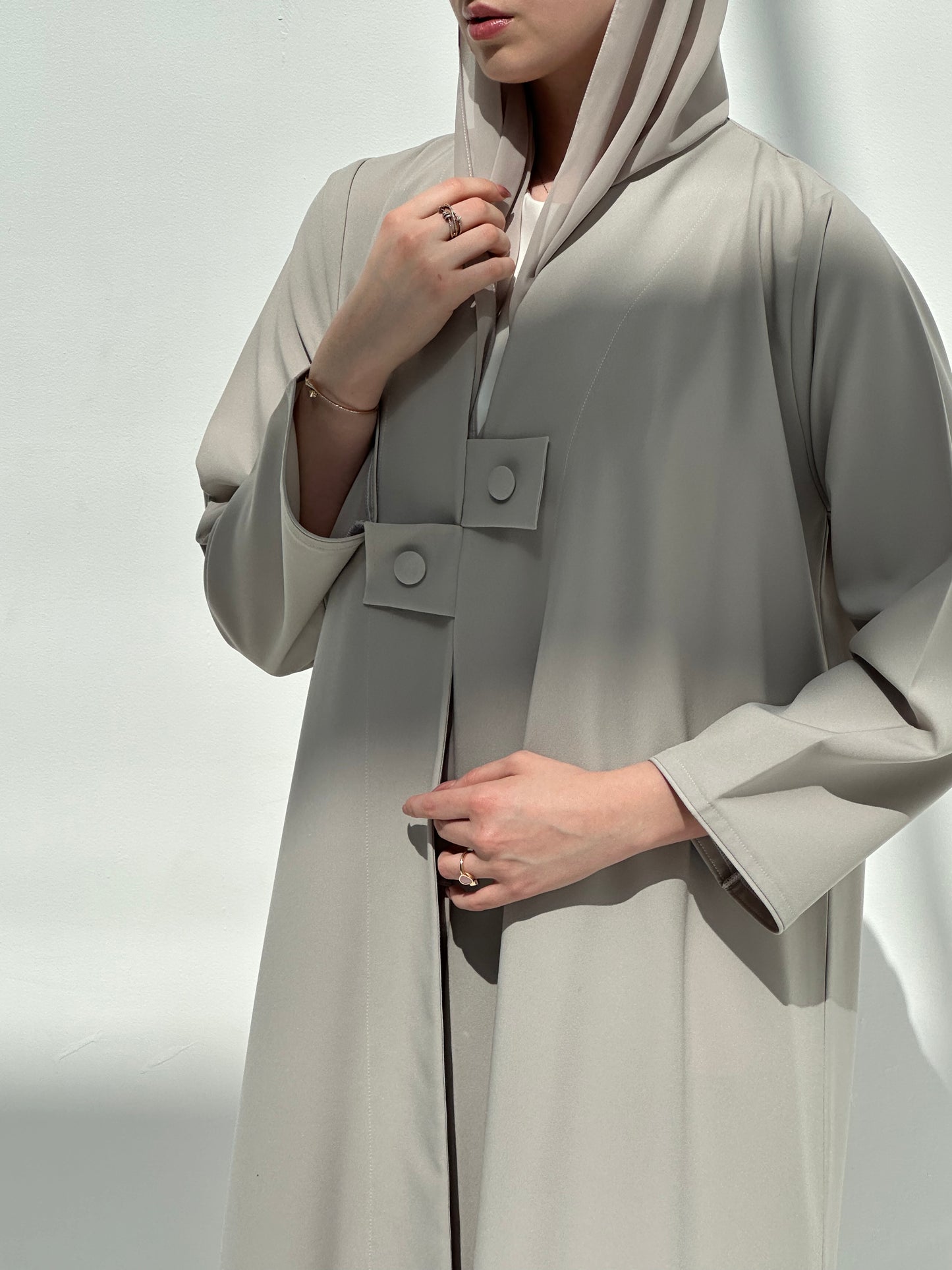 EQ08 - The Button Abaya