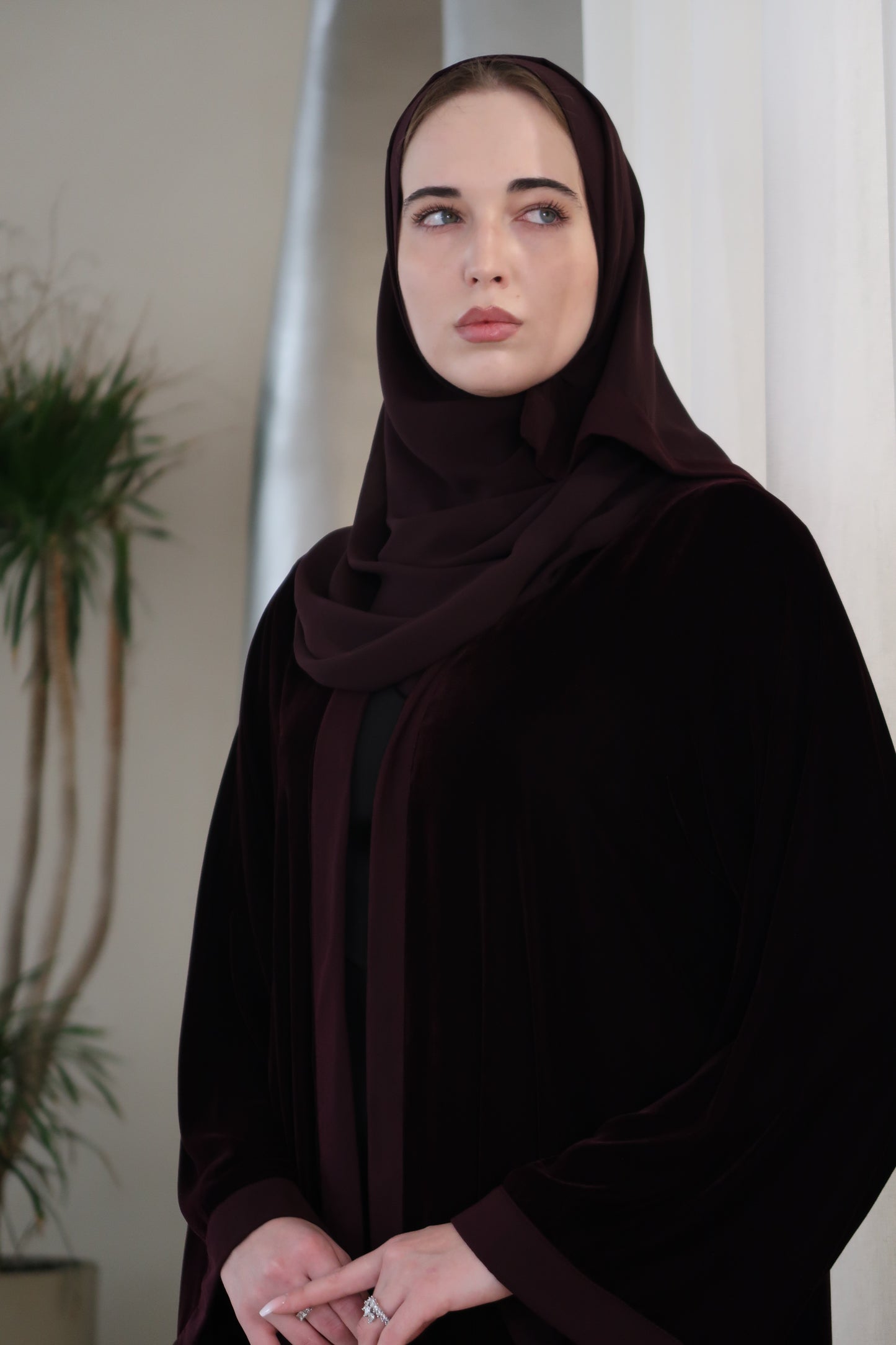 EE07- The Velvet Muse Abaya