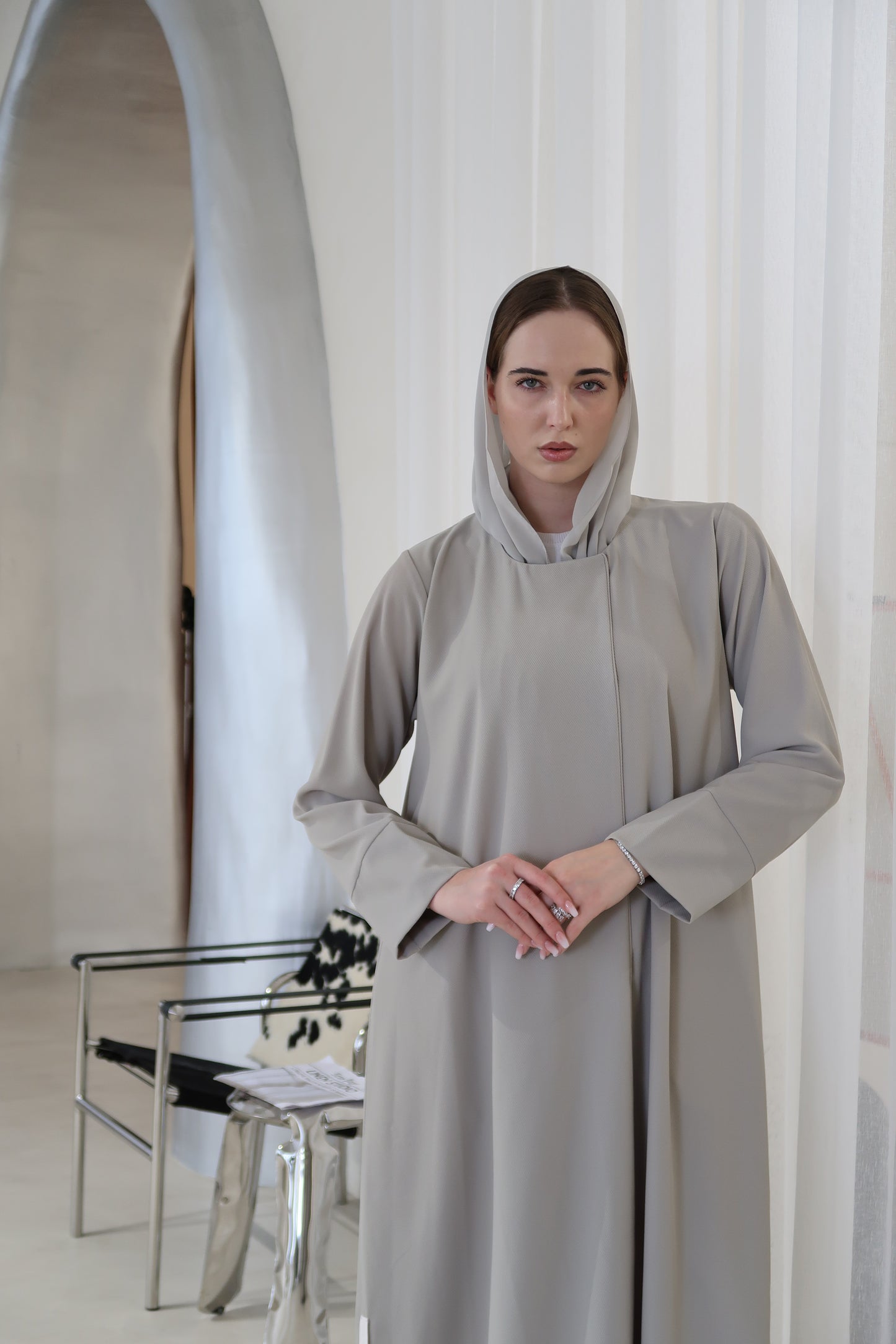 EE01 - The Grise Abaya