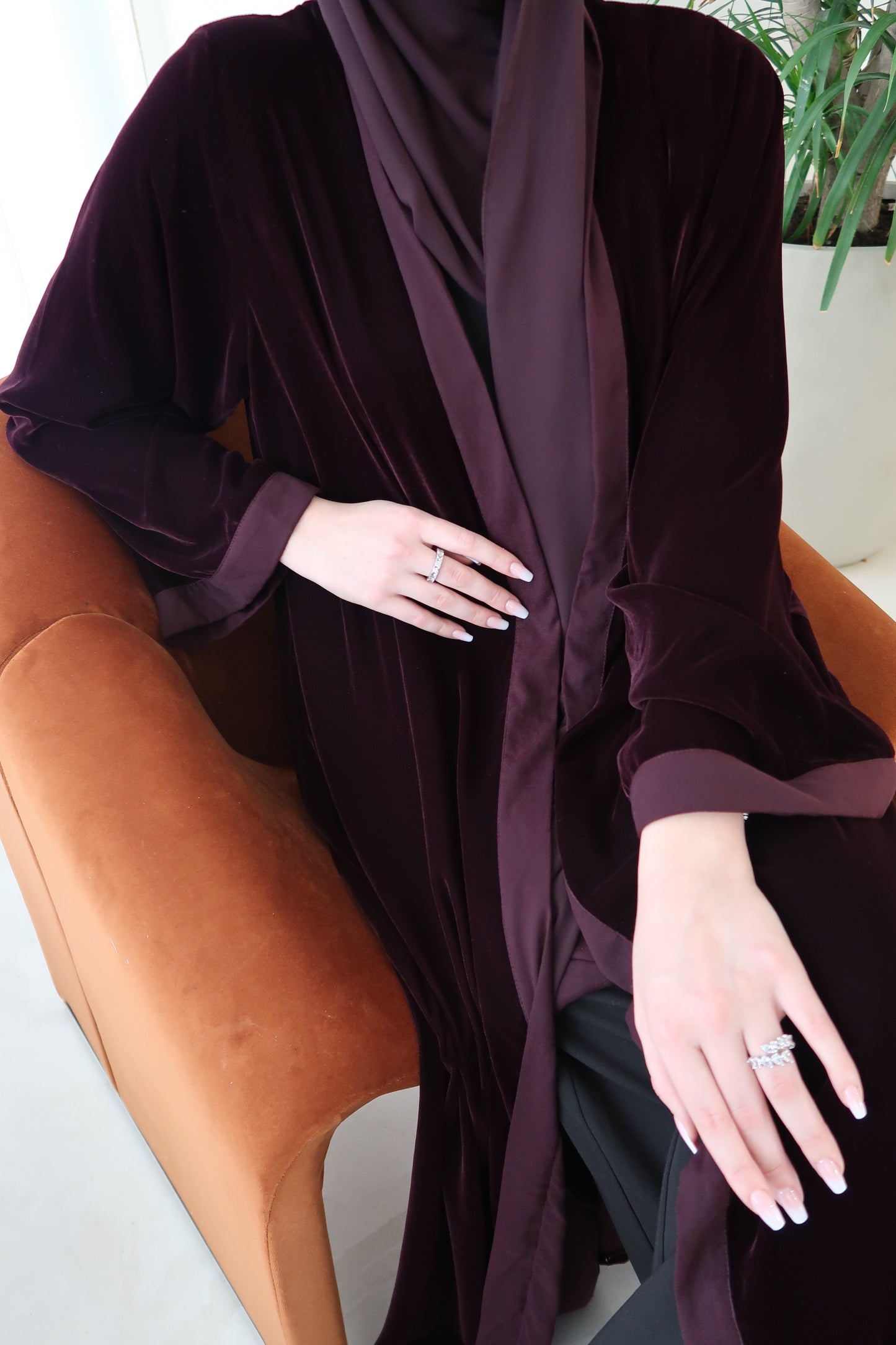 EE07- The Velvet Muse Abaya