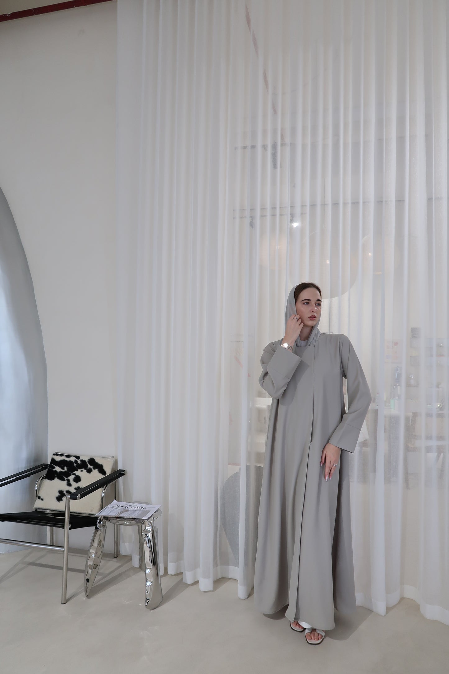 EE01 - The Grise Abaya