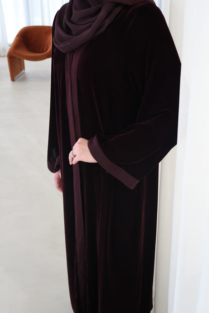 EE07- The Velvet Muse Abaya