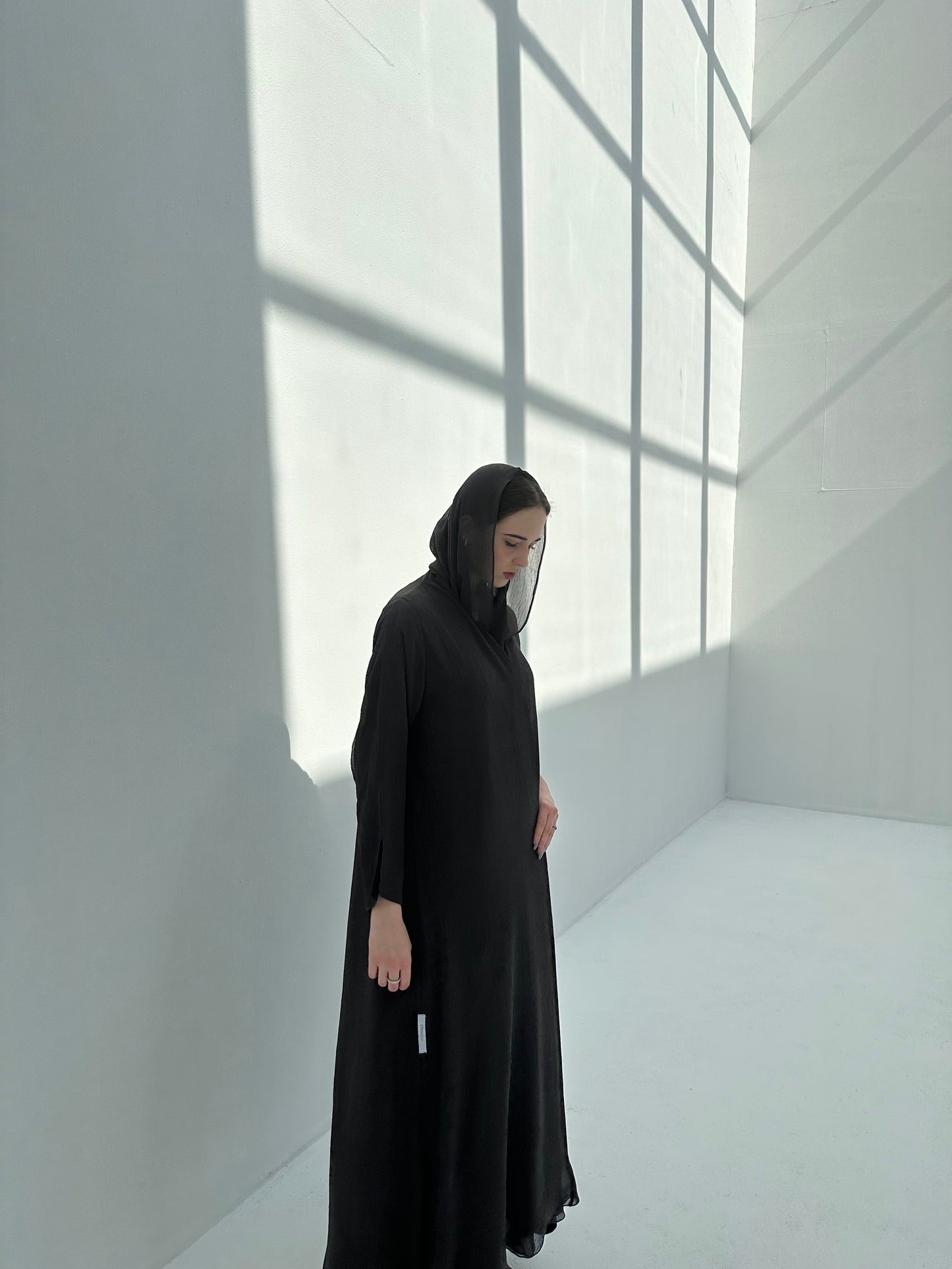 ER02 - The Elora abaya